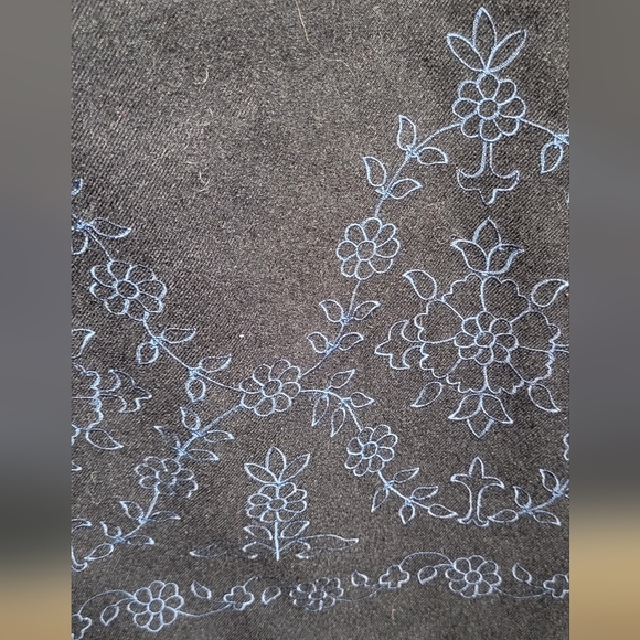 Vintage wool skirt dark grey blue embroidery Italian size 40(small) fully linned - Picture 2 of 7